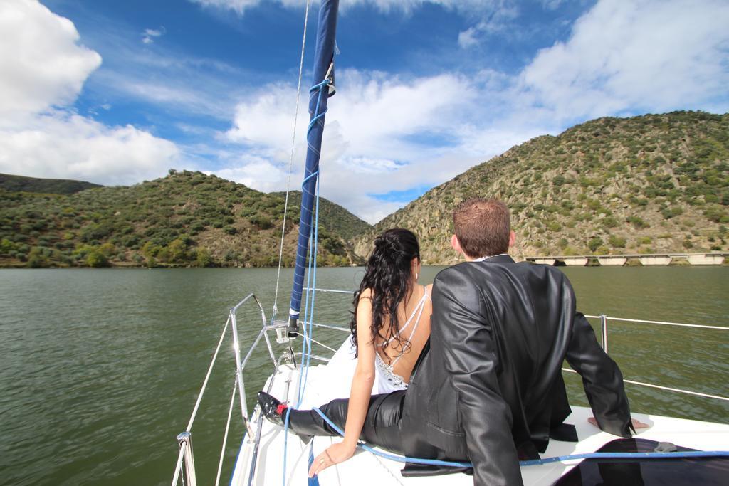 Douro Yacht Charter & Bungalows Сан-Жуан-да-Пешкейра Экстерьер фото