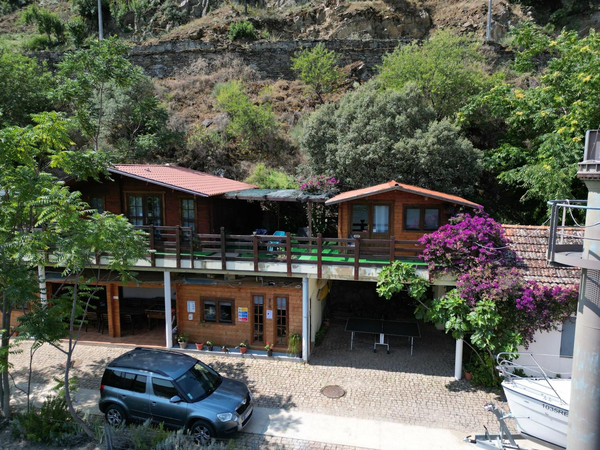Douro Yacht Charter & Bungalows Сан-Жуан-да-Пешкейра Экстерьер фото