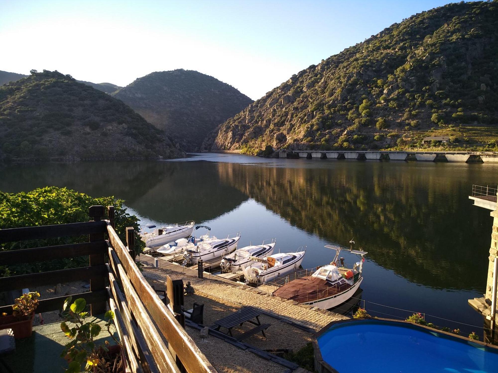 Douro Yacht Charter & Bungalows Сан-Жуан-да-Пешкейра Экстерьер фото