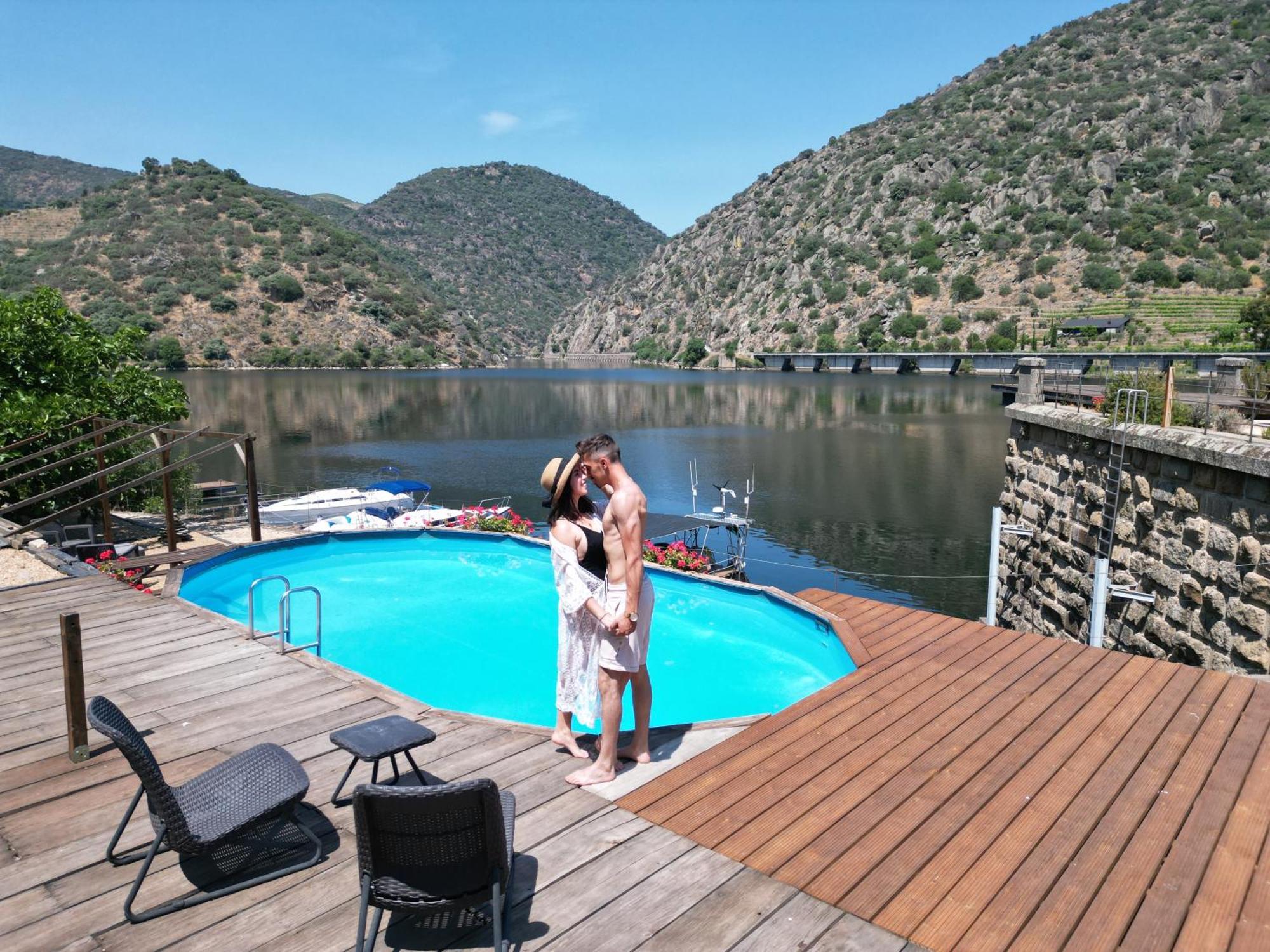 Douro Yacht Charter & Bungalows Сан-Жуан-да-Пешкейра Экстерьер фото