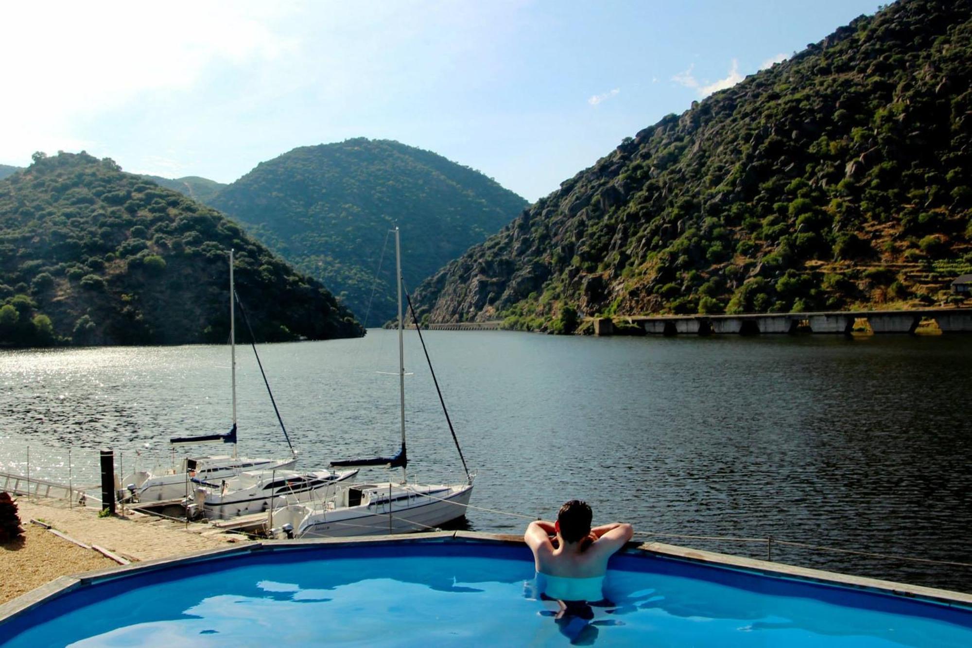 Douro Yacht Charter & Bungalows Сан-Жуан-да-Пешкейра Экстерьер фото