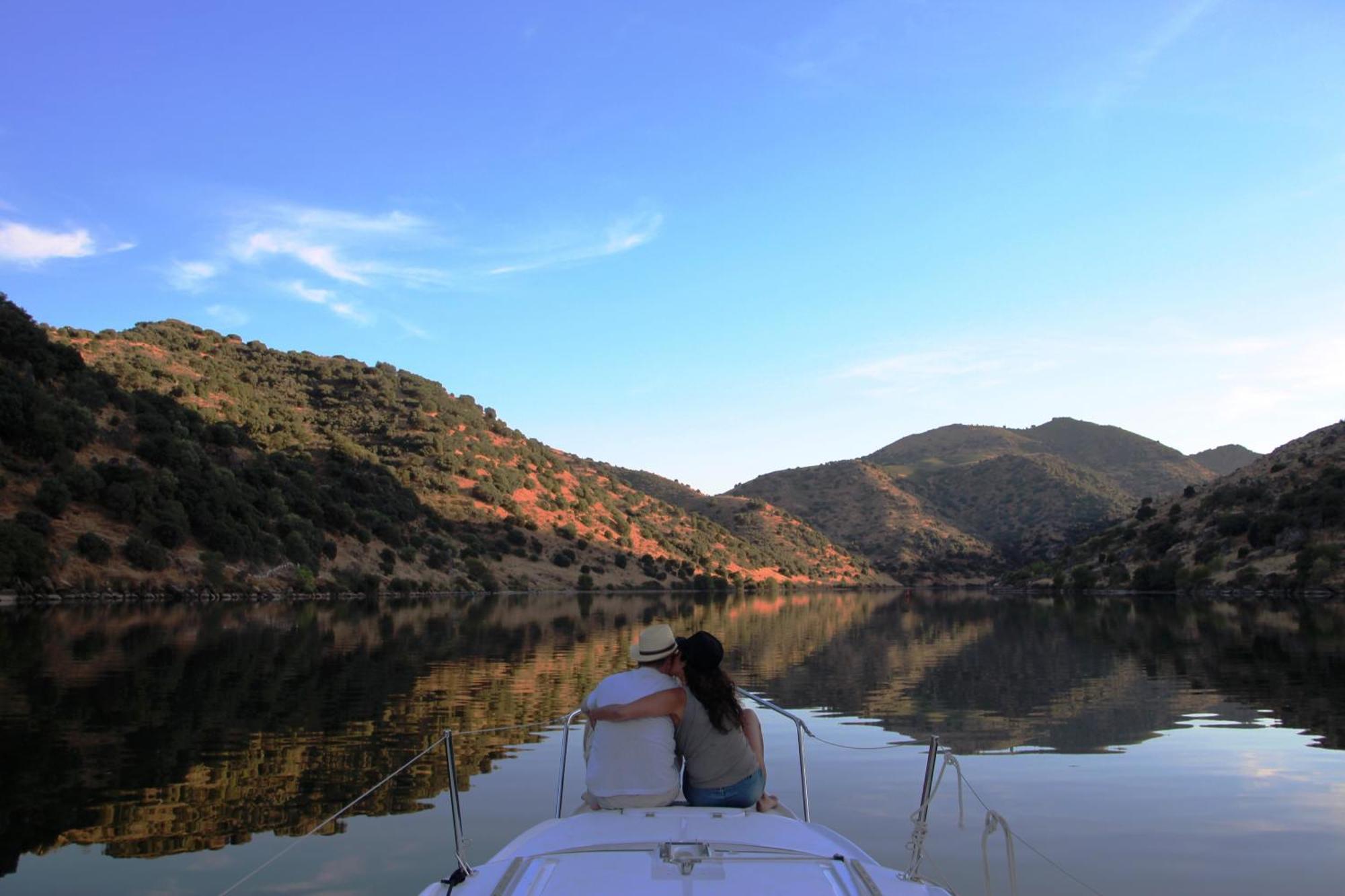 Douro Yacht Charter & Bungalows Сан-Жуан-да-Пешкейра Номер фото