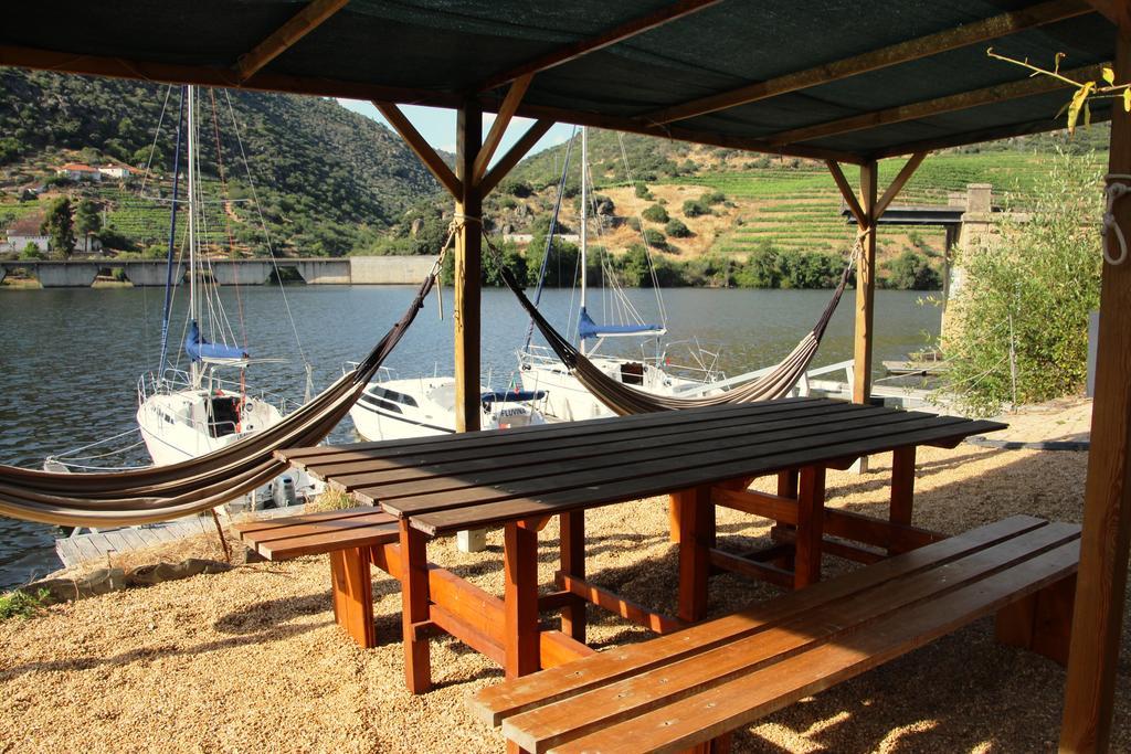 Douro Yacht Charter & Bungalows Сан-Жуан-да-Пешкейра Экстерьер фото