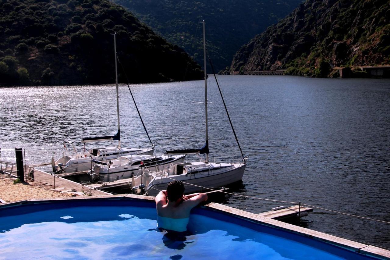 Douro Yacht Charter & Bungalows Сан-Жуан-да-Пешкейра Экстерьер фото